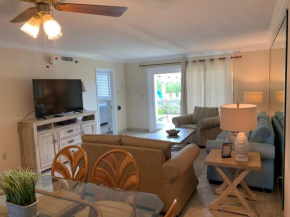 Unit 113 - Recent Renovations - easy pool access - FREE beach service